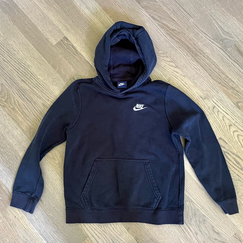 NIKE Boy's Sportswear Pullover Hoodie. Medium (10/12).